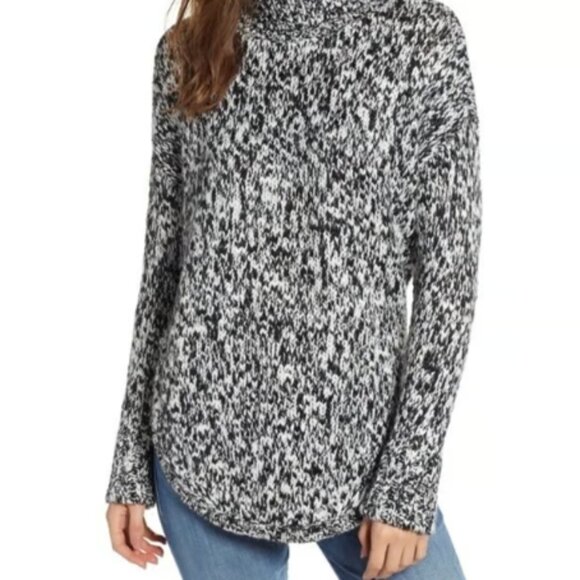 Treasure & Bond Extra Small Black and White Wool Turtleneck Tunic Sweater - Picture 2 of 12